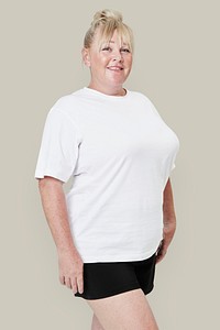Women&#39;s white t-shirt mockup fashion shoot in studio
