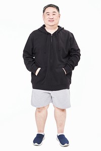 Men&#39;s black hoodie mockup psd fashion shoot in studio