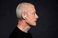 Man with earphones mockup psd