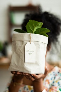 Tag mockup psd on houseplant bag