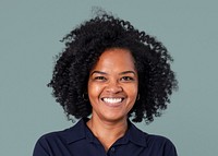 Curly haired woman portrait, smiling face close up psd