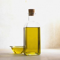 A glass bottle of olive oil. Original public domain image from <a href="https://commons.wikimedia.org/wiki/File:Bottle_of_olive_oil.jpg" target="_blank" rel="noopener noreferrer nofollow">Wikimedia Commons</a>