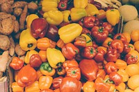 Red, orange, and yellow bell peppers stacked at a market. Original public domain image from Wikimedia Commons