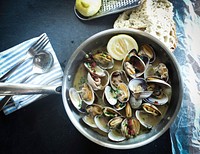 Fresh clam and mussel boil with lemon and a side of bread. Original public domain image from <a href="https://commons.wikimedia.org/wiki/File:Seafood_Boil_(Unsplash).jpg" target="_blank" rel="noopener noreferrer nofollow">Wikimedia Commons</a>