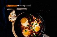 Middle eastern Shakshuka in a cast iron skillet. Original public domain image from Wikimedia Commons