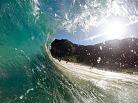 Wind wave in O‘ahu, United States. Original public domain image from Wikimedia Commons