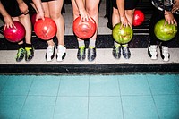 A group of people holding bowling balls lining up in a row. Original public domain image from <a href="https://commons.wikimedia.org/wiki/File:Daniel_Alvarez_Sanchez_Diaz_2016_(Unsplash).jpg" target="_blank">Wikimedia Commons</a>