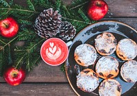 A festive set up of apples, pine leaves, acorns, and mince pies in London. Original public domain image from <a href="https://commons.wikimedia.org/wiki/File:Red_Velvet_cappuccino_(Unsplash).jpg" target="_blank" rel="noopener noreferrer nofollow">Wikimedia Commons</a>