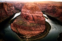 Horseshoe shape around a protruding cliff. Original public domain image from Wikimedia Commons