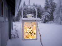 A snow covered lantern outside of a home in Sodankylä. Original public domain image from Wikimedia Commons
