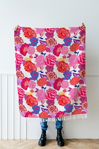 Floral throw blanket mockup psd with colorful roses pattern