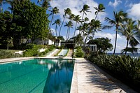 Shangri La is the Honolulu home of Doris Duke. Built in 1937, Shangri La houses an impressive collection of Islamic art and is considered one of Hawaii’s most architecturally significant homes.