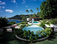 Shangri La is the Honolulu home of American philanthropist Doris Duke. Built in 1937, Shangri La houses an impressive collection of Islamic art and is considered one of Hawaii’s most architecturally significant homes. 