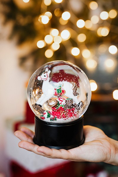 Christmas snow globe in her | Free Photo - rawpixel