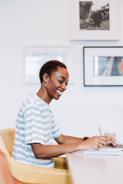 Black lady taking note meeting | Premium Photo - rawpixel