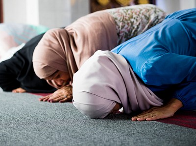 Muslim praying in Sujud posture | Premium Photo - rawpixel