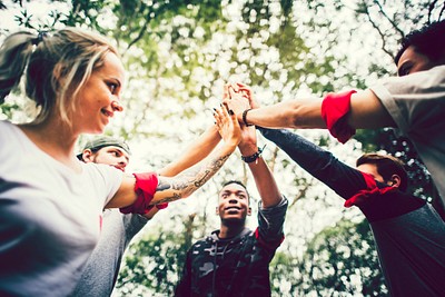 Outdoor teambuilding activity for a group | Premium Photo - rawpixel