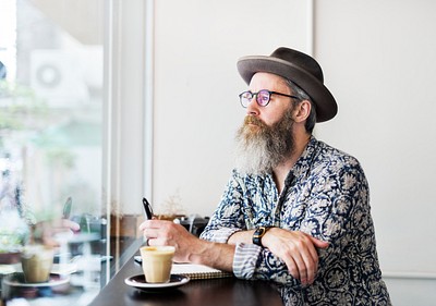 An author making notes in a coffee | Premium Photo - rawpixel