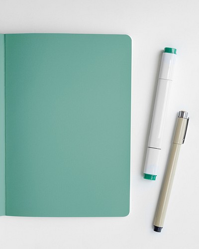 Blank plain green notebook page | Free PSD Mockup - rawpixel