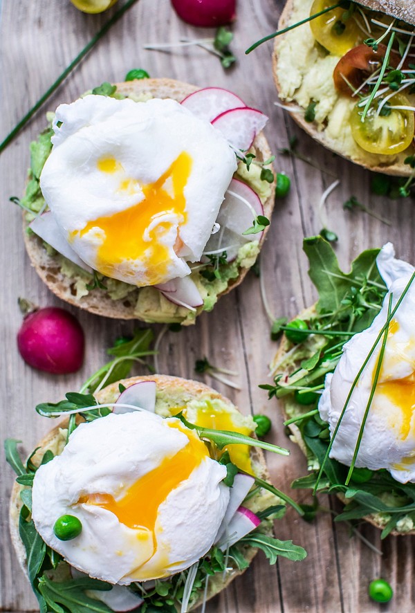 Poached egg bread rolls recipe Premium Photo rawpixel