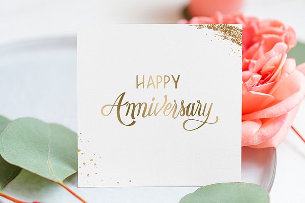 Floral happy anniversary card mockup | Premium PSD Mockup - rawpixel