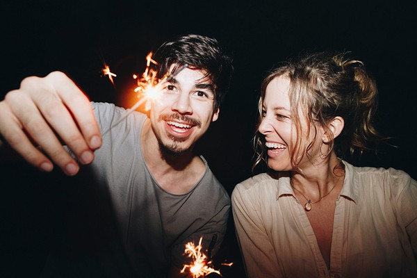 Friends Having Fun Sparklers Night Premium Photo Rawpixel