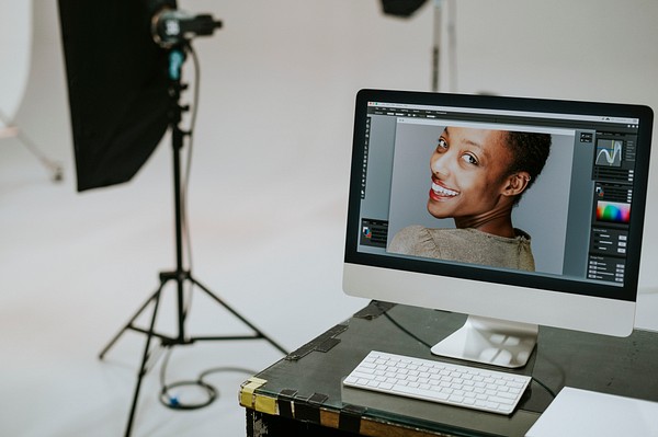 Female model computer screen | Premium Photo - rawpixel