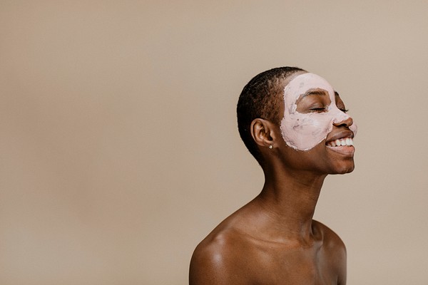 Happy black woman doing face | Free Photo - rawpixel