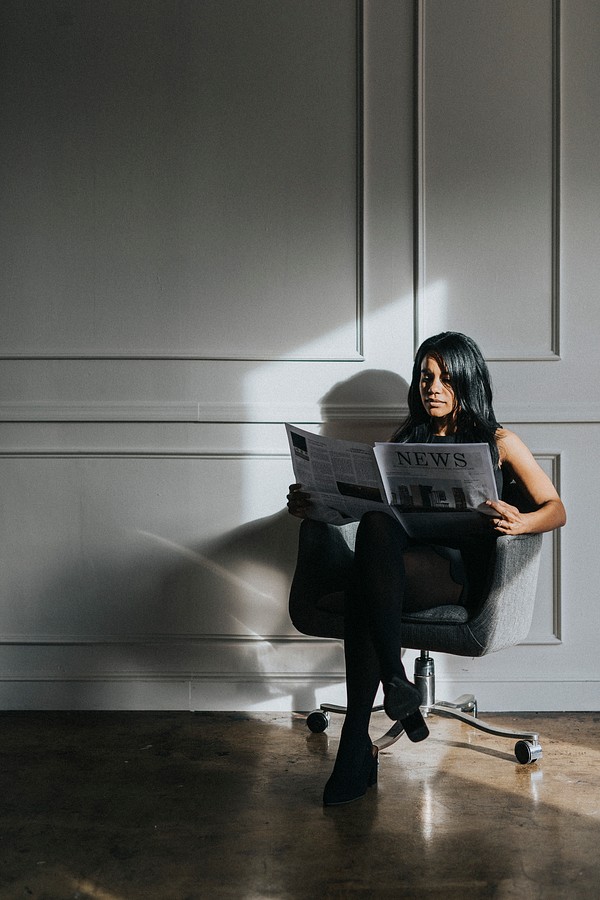 Black Woman Reading A Newspaper Premium Photo Rawpixel