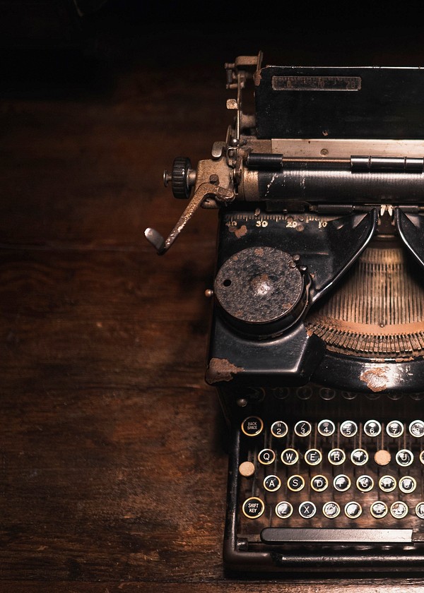 Old typewriter wooden table | Premium Photo - rawpixel