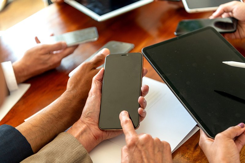 2026 Mobile Man Technology Image Woman Images | Download Free Design ...