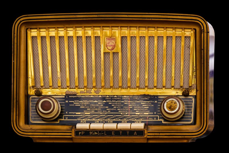 Premium Vector  Retro radio. vintage radio and flying musical notes.