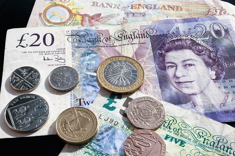 دفعة نقدية في المملكة المتحدة بنهاية 2023 بطريقها إليك
