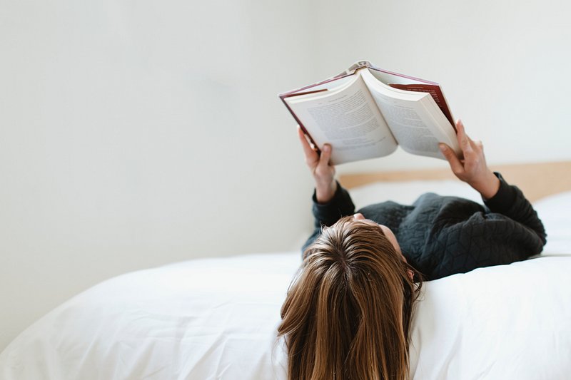 Reading novel. Статьи и книги. Чтение книга захватывающее. Reading Habits.