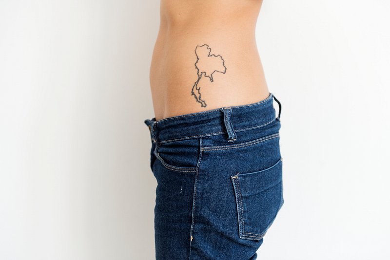35 Best World Map Tattoo Ideas For Travel Lovers - TattooBloq | タトゥー,  タトゥーデザイン, Tattooデザイン