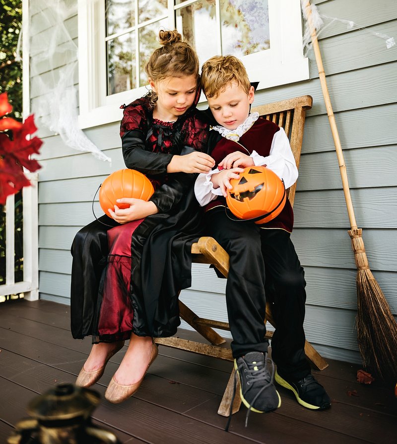 Little kids trick or treating | Free Photo - rawpixel