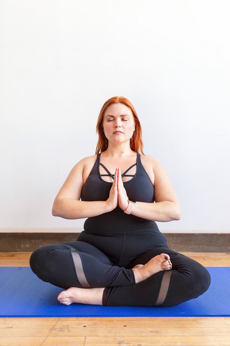 A young woman in the yoga mudra position – Buy image – 11336219 ❘  seasons.agency