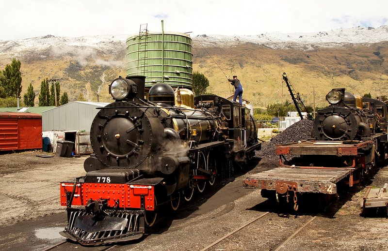 File:Burrell traction engine 'Black Bess' (15443447381).jpg - Wikimedia  Commons