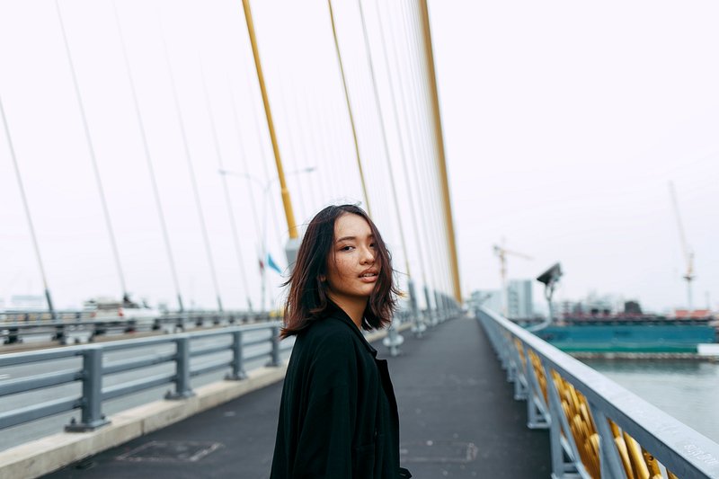 Asian woman in the city | Premium Photo - rawpixel