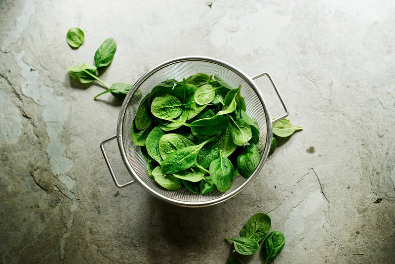 Зелень предложение. Шпинат премиум. Национальный день шпината (National Spinach Day) — США. Organic leave. Spinach under Water stress Gardening.