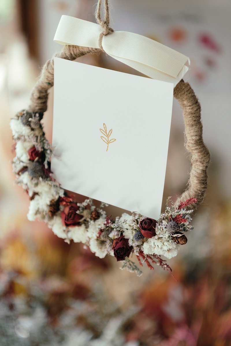 Dried flowers wreath with a white | Premium PSD Mockup - rawpixel