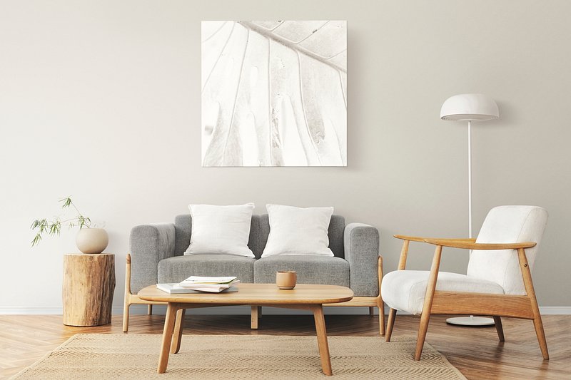 Contoh ruang tamu skandinavia minimalis dengan banyak tekstur di meja, sofa, karpet, dan lukisan