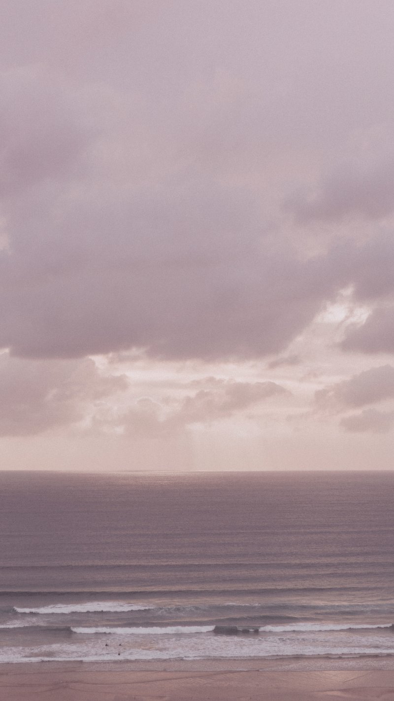 Pink cloudy sky over the sea | Premium Photo - rawpixel