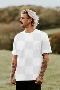T-shirt png mockup on casual men&#39;s fashion outdoor shoot