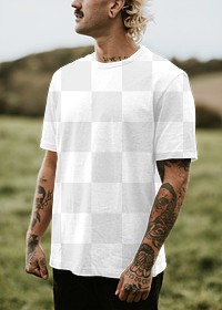 T-shirt png mockup on casual men&#39;s fashion outdoor shoot