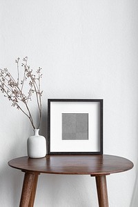 Tabletop picture frame png mockup on the living room&rsquo;s table
