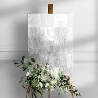 Sign png mockup in wooden texture for weddings with flowers