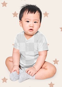 Baby&#39;s png clothing mockup in studio