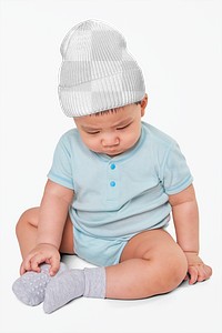 Png child's knit hat mockup in studio