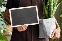 Png paper plant pot mockup and blackboard mockup held by plant shop owner